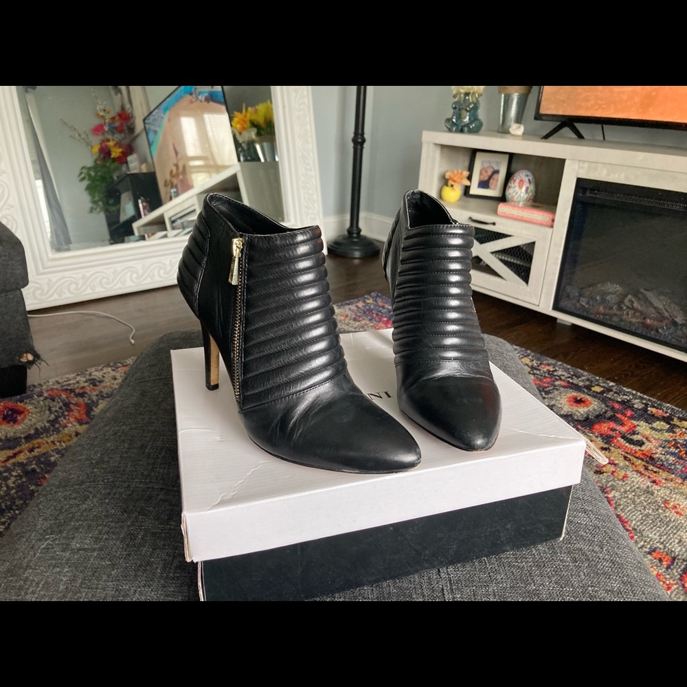 Ann Taylor  black booties size 8